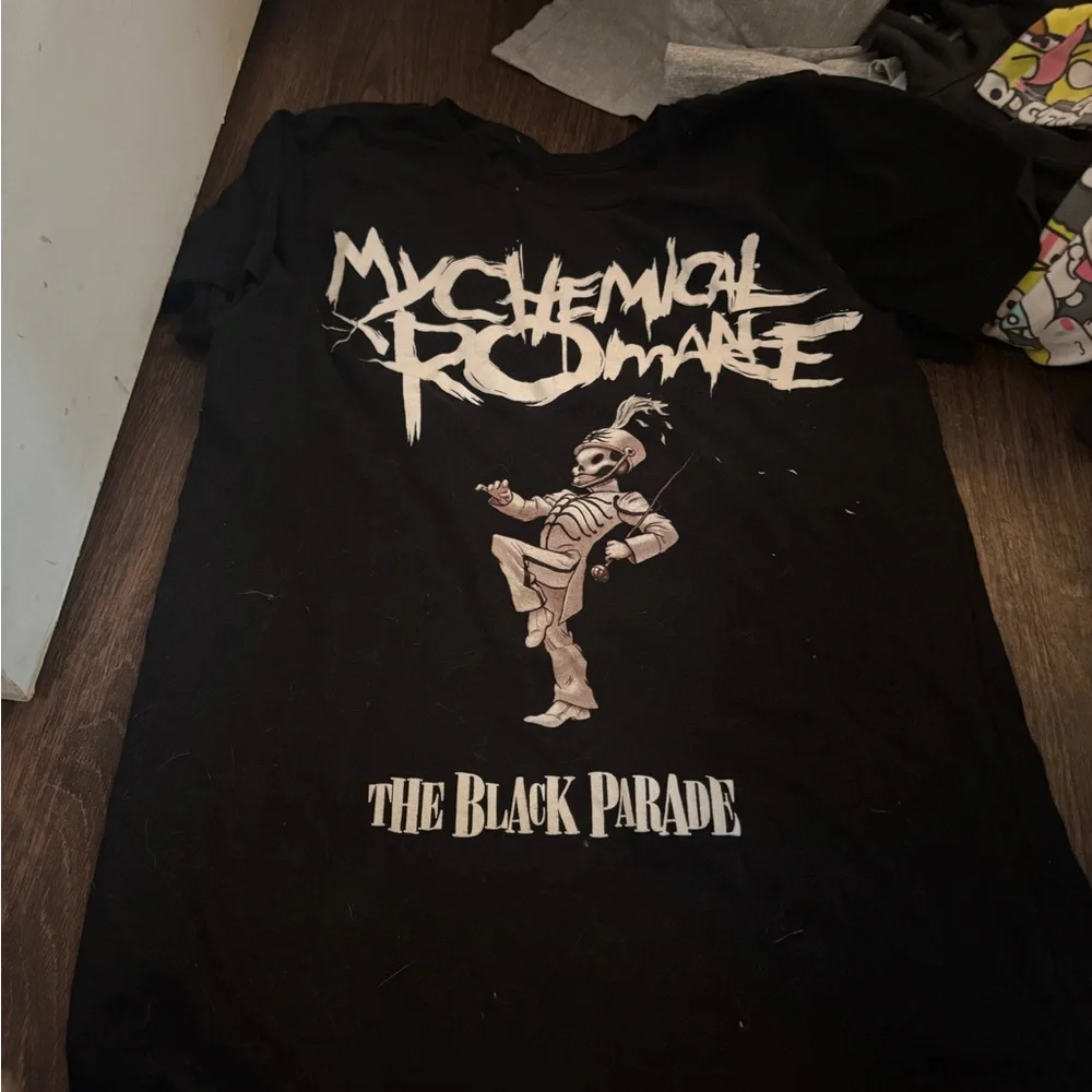 Black Graphic Tee with Band Design - Picture 2 of 3